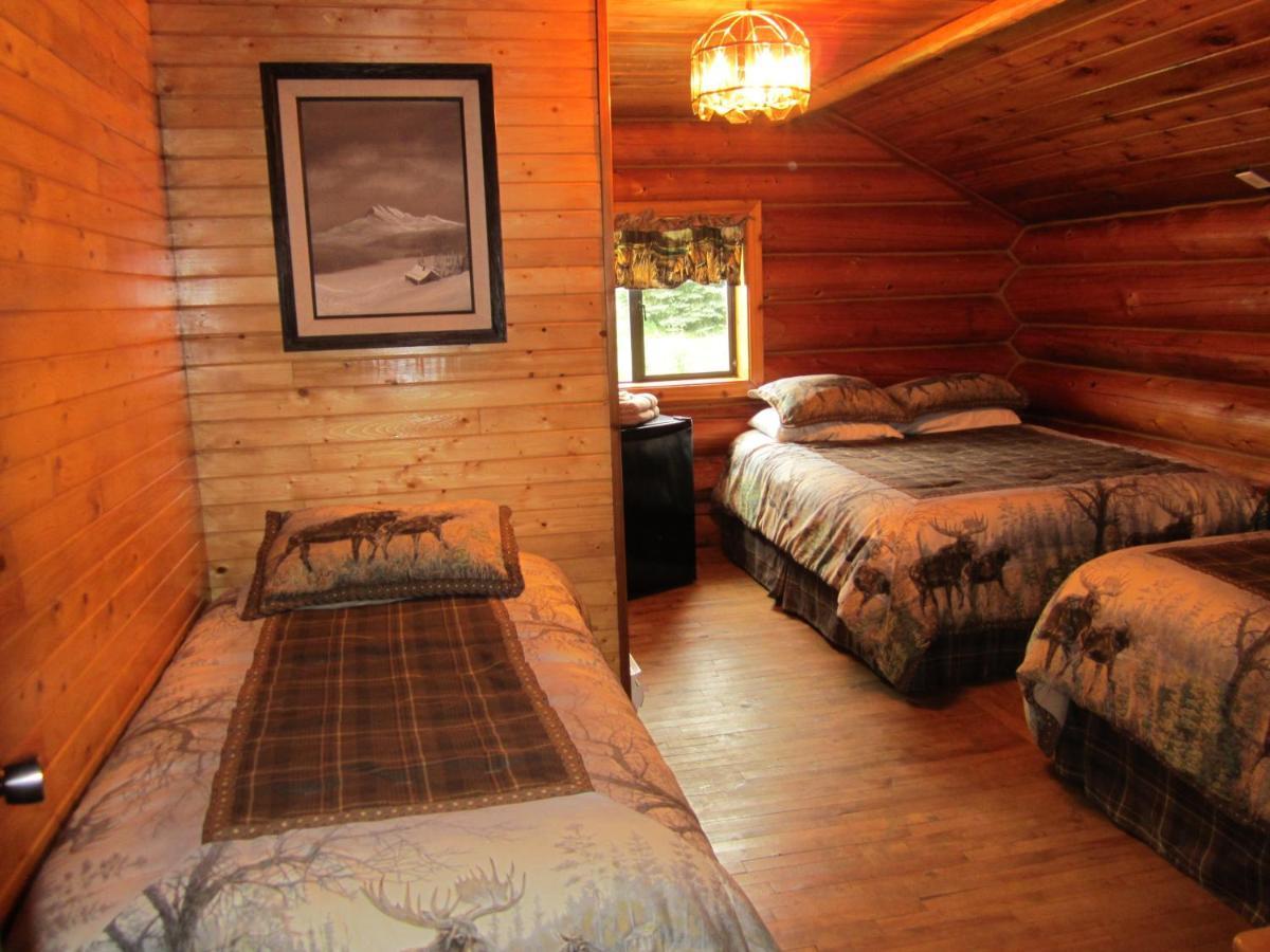 Summit River Lodge & Campsites Valemount Kültér fotó