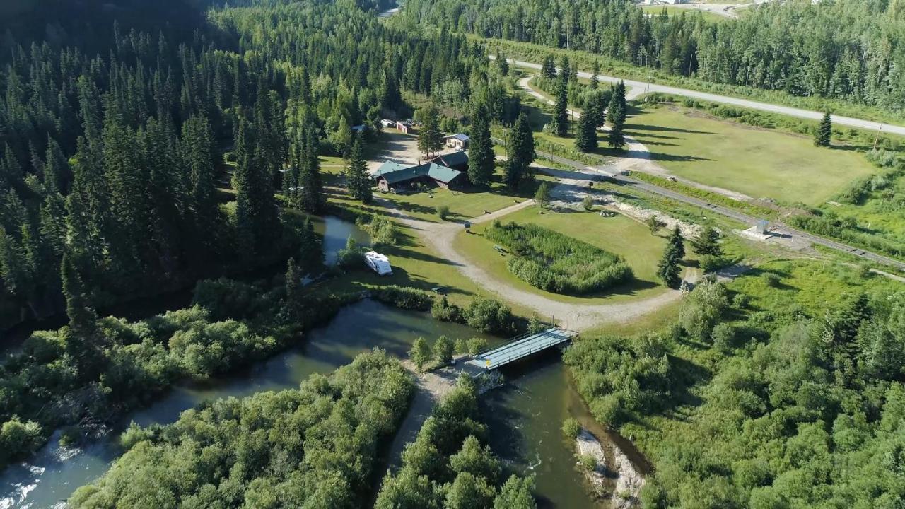 Summit River Lodge & Campsites Valemount Kültér fotó